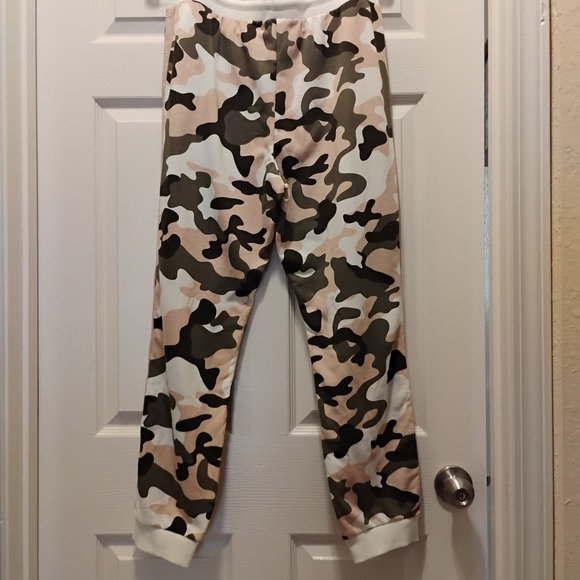 NWT Guess Camo Sweatpant Joggers Stretchy Warm Pink White Gray Size L - Picture 4 of 7